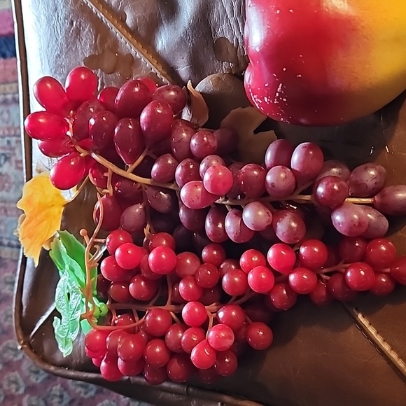 VINTAGE  FAUX 🍇 GRAPES & PLASTIC  FRUIT 😋 - Picture 7 of 7